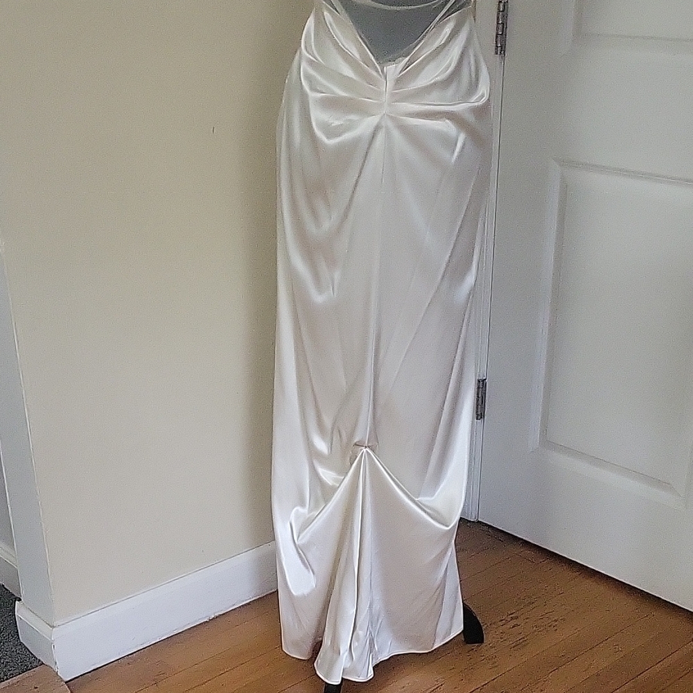 Dave & Johnny Elegant Ivory EUC Satin Wedding Backless Gown - Picture 10 of 17